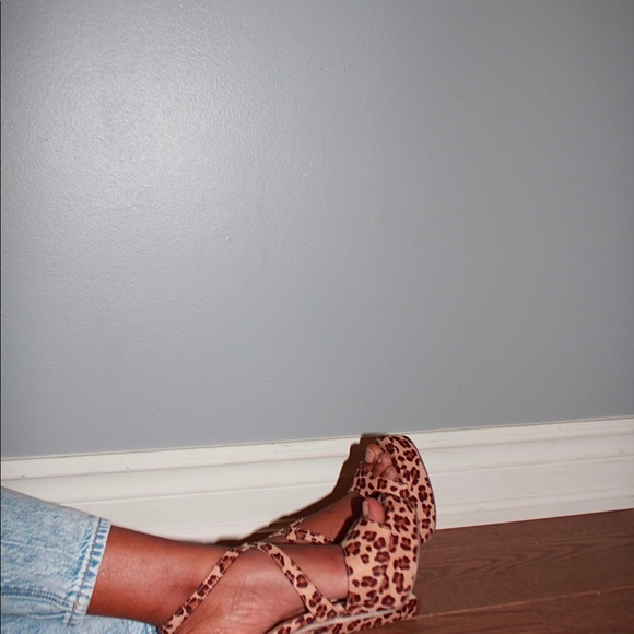 Forever 21 Leopard Print Chunky Heels - Picture 3 of 3